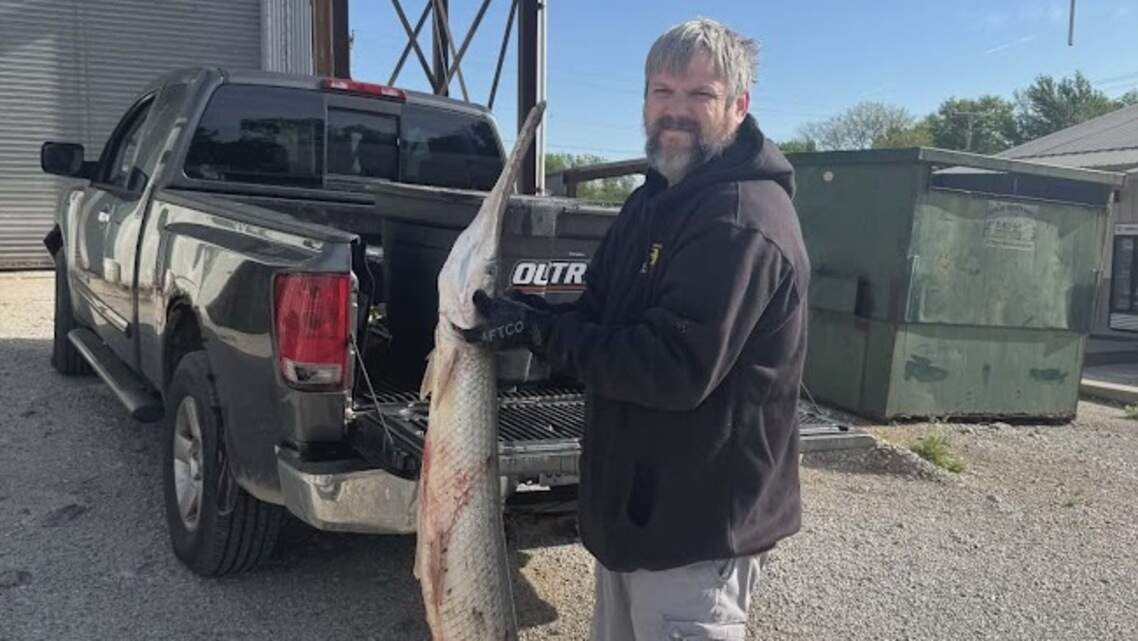 Dad bowfishing with son breaks Kansas’ record for longnose gar. How big was it?