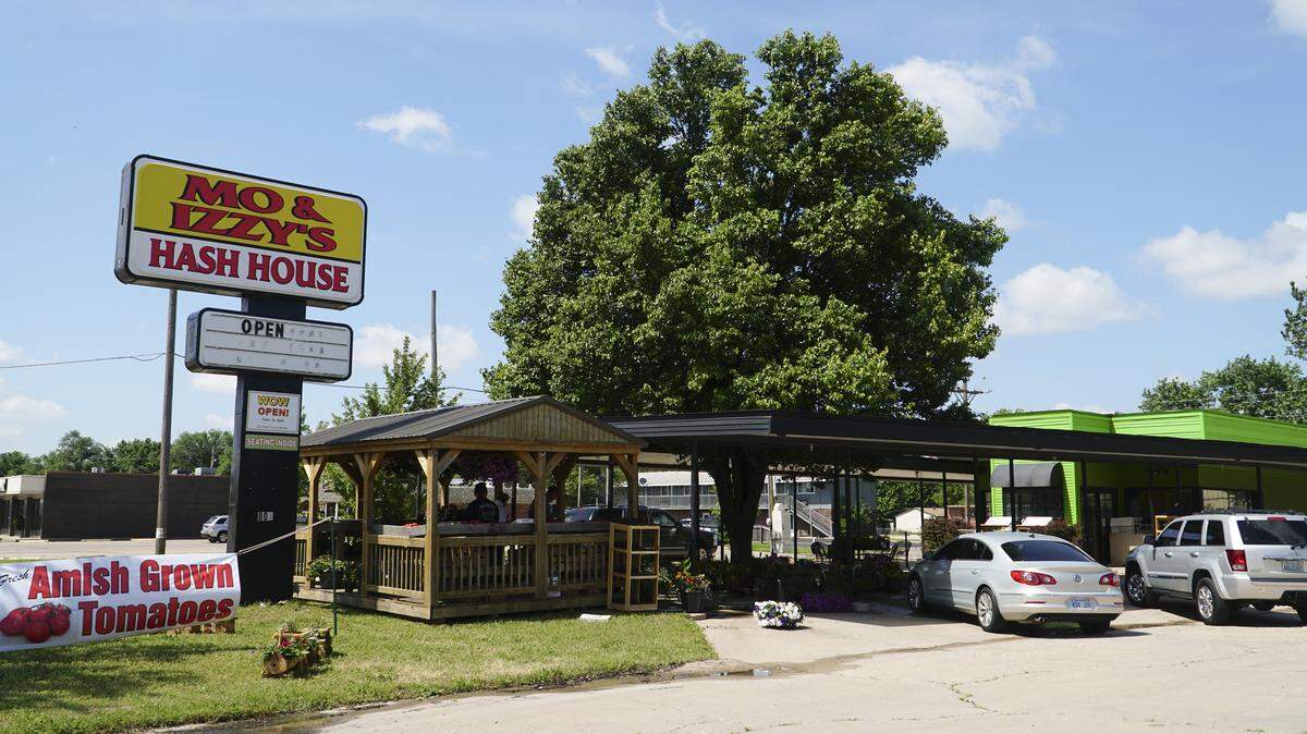 Mo & Izzy's Hash House will open on West Street next month. In the meantime, you can shop there for farm-fresh tomatoes and produce.
