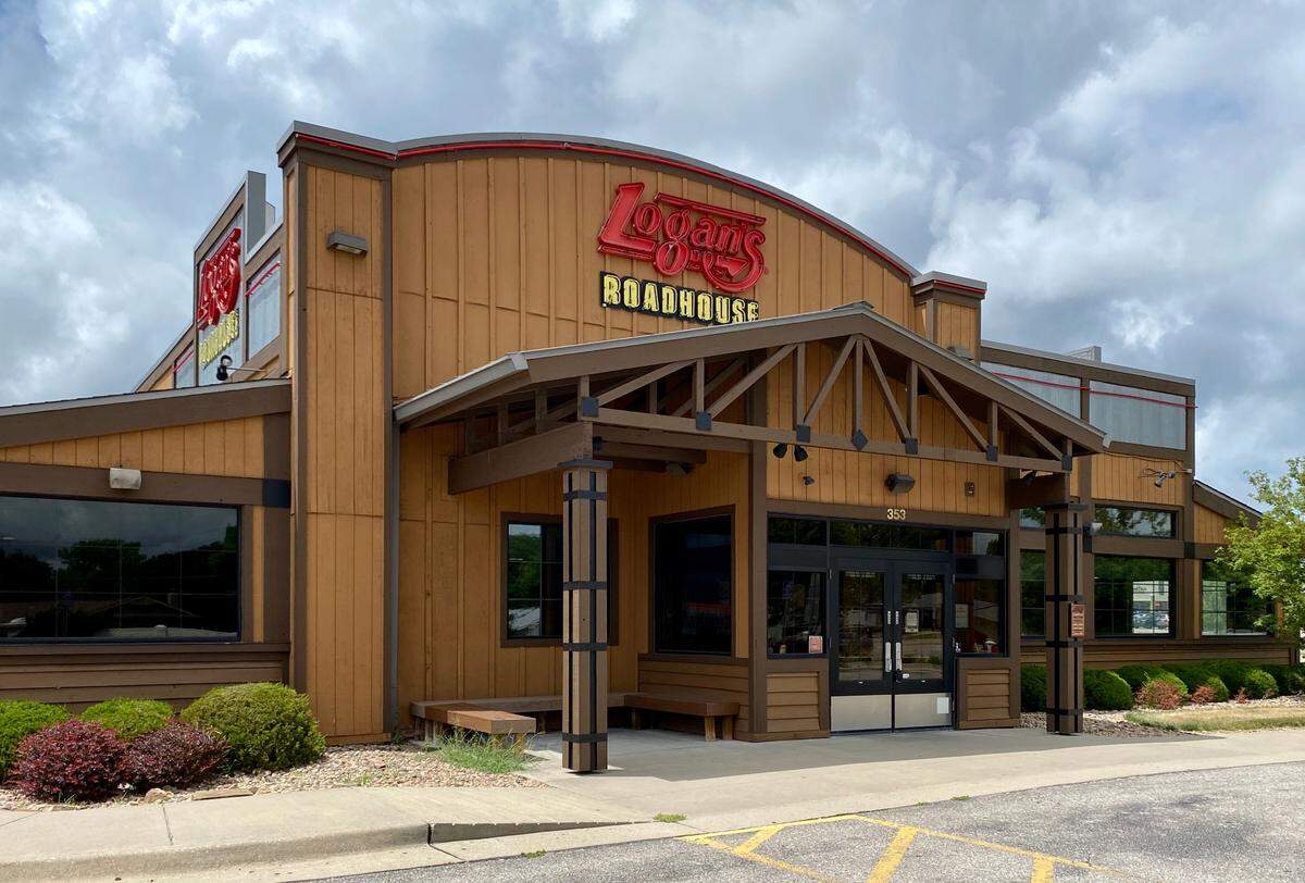 The former Logan’s Roadhouse space at Kellogg and Rock will soon have a new restaurant tenant.