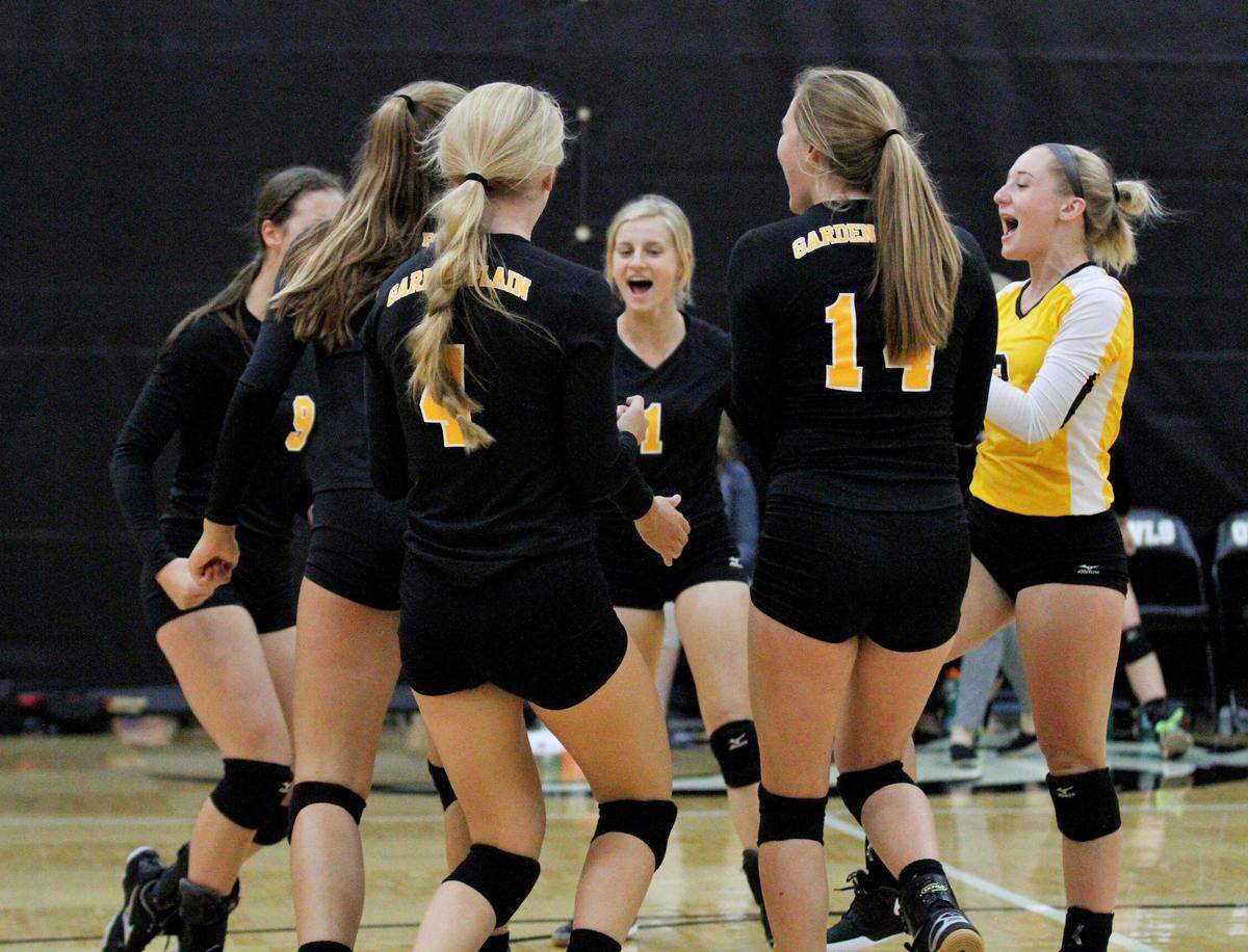 The Garden Plain volleyball team rallies after a point against Cheney. (Sept. 13, 2018)