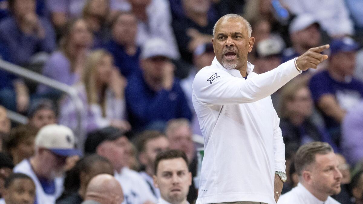 Kansas State Wildcats head coach Jerome Tang shouts to his players during a game against the Texas Longhorns in the Big 12 men’s basketball tournament on Wednesday, March 13, 2024, in Kansas City.