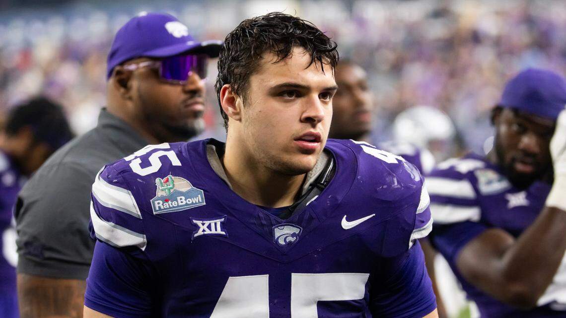 Kansas State Wildcats linebacker Austin Romaine (45) against the Rutgers Scarlet Knights during the Rate Bowl at Chase Field.