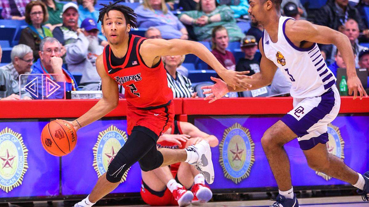Shammah Scott, a 6-foot-2 point guard who played last season at Northwest Florida State, signed to play at Wichita State on his official recruiting visit on Tuesday.