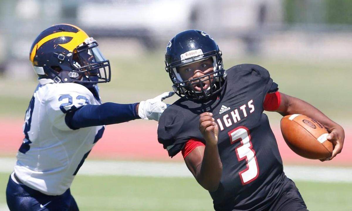 K’Vonte’ Baker (3) of Heights was named All-City League quarterback by the league’s coaches.