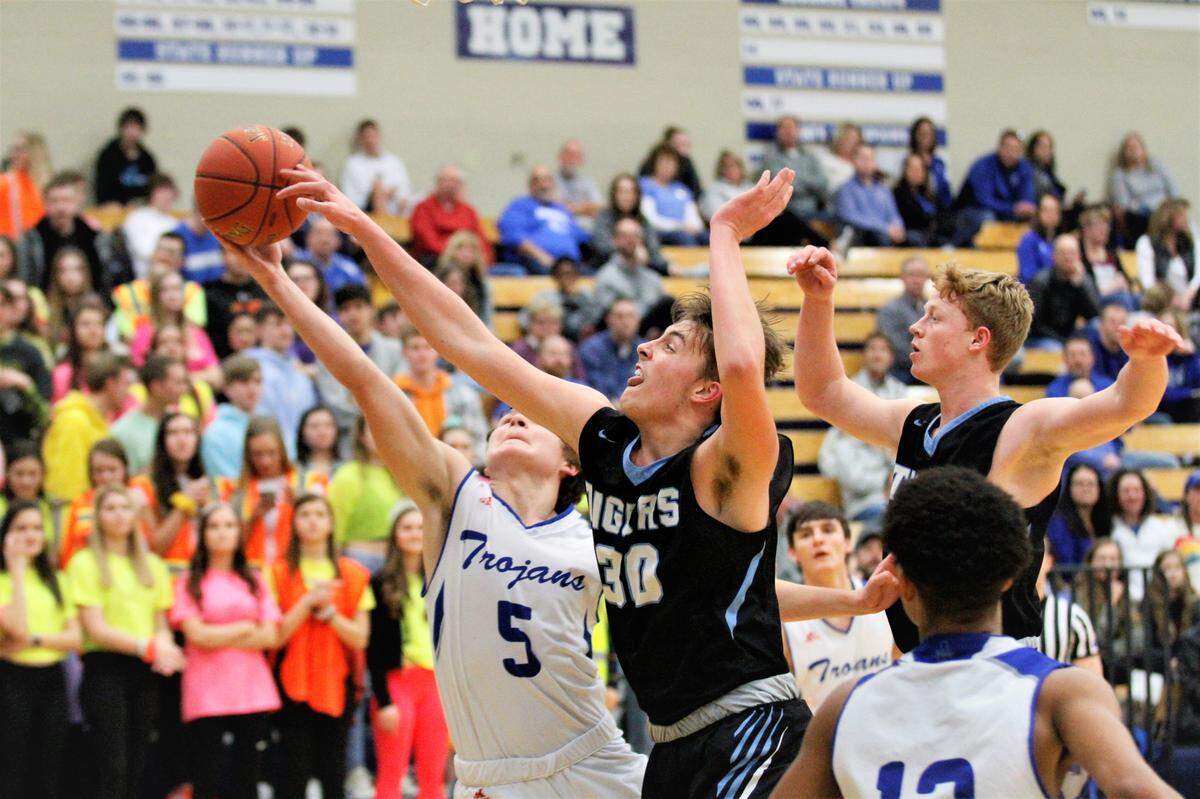 Andover’s Kaleb Gaddis and Eisenhower’s Nick Hogan