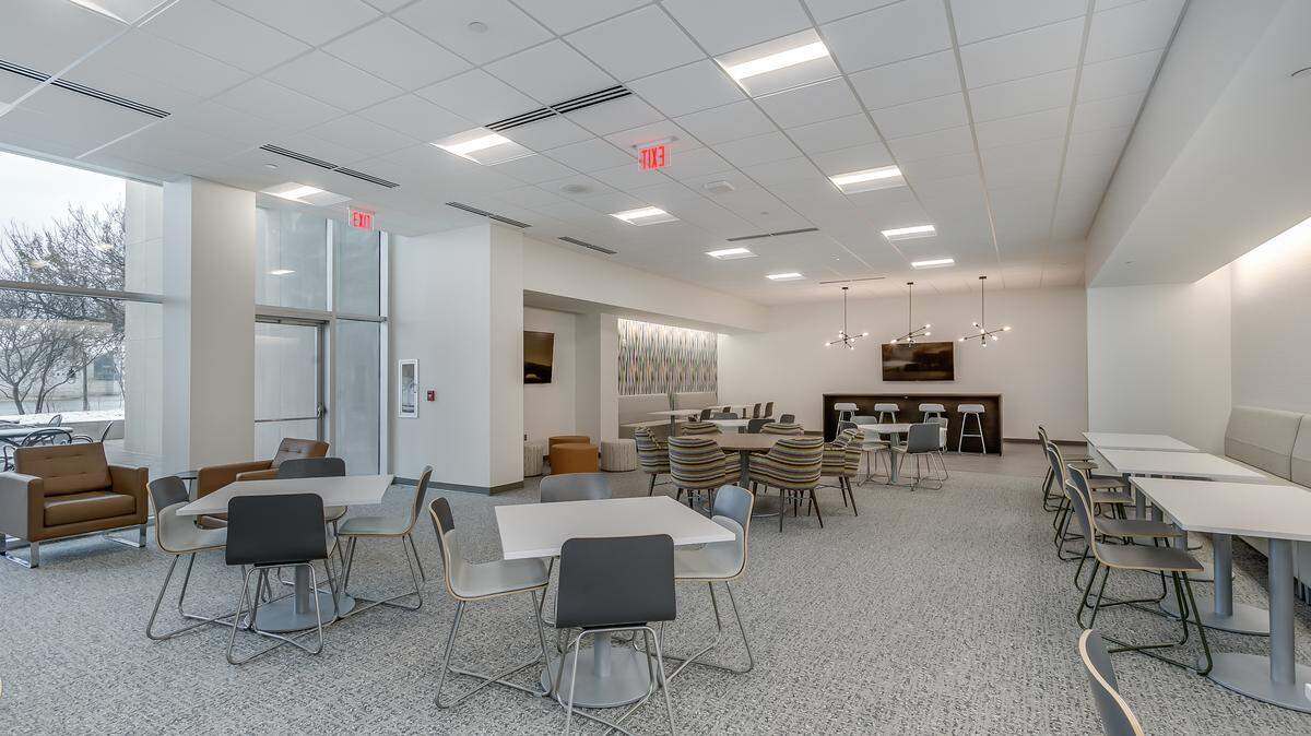 Roxie’s on the River is a new cafe on the ground level of the Farm Credit Bank Building at 245 N. Waco.
