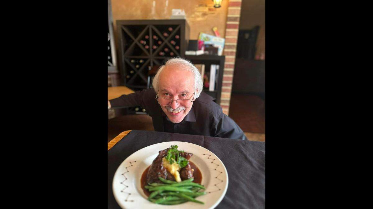 Bella Vita Bistro waiter Stephano “Steve” Limberis died earlier this month at age 71, leaving his customers and coworkers in shock. The restaurant will host a casual celebration of life for him next weekend.