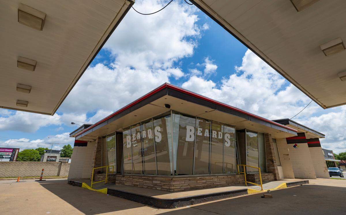 A Jump Start gas station is going in the space where Beards had been in the Normandie shopping center at Central and Woodlawn.