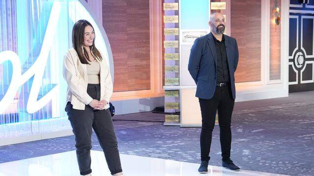 McKayla Stacey, a 16-year-old student at Andover Central High School in Kansas, will make her “American Idol” debut Sunday night. Her father, Phil Stacey, also competed on the show in 2007.