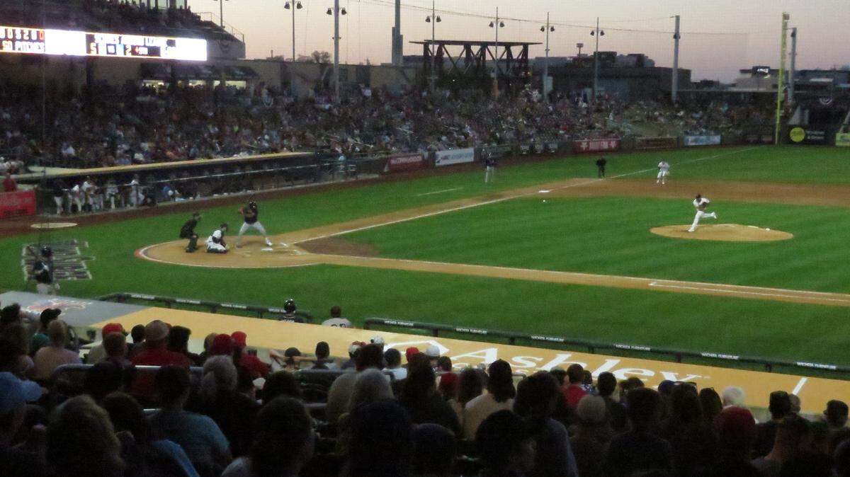 The Wind Surge’s home opener at Riverfront Stadium drew a record crowd of 8,506 Tuesday night.