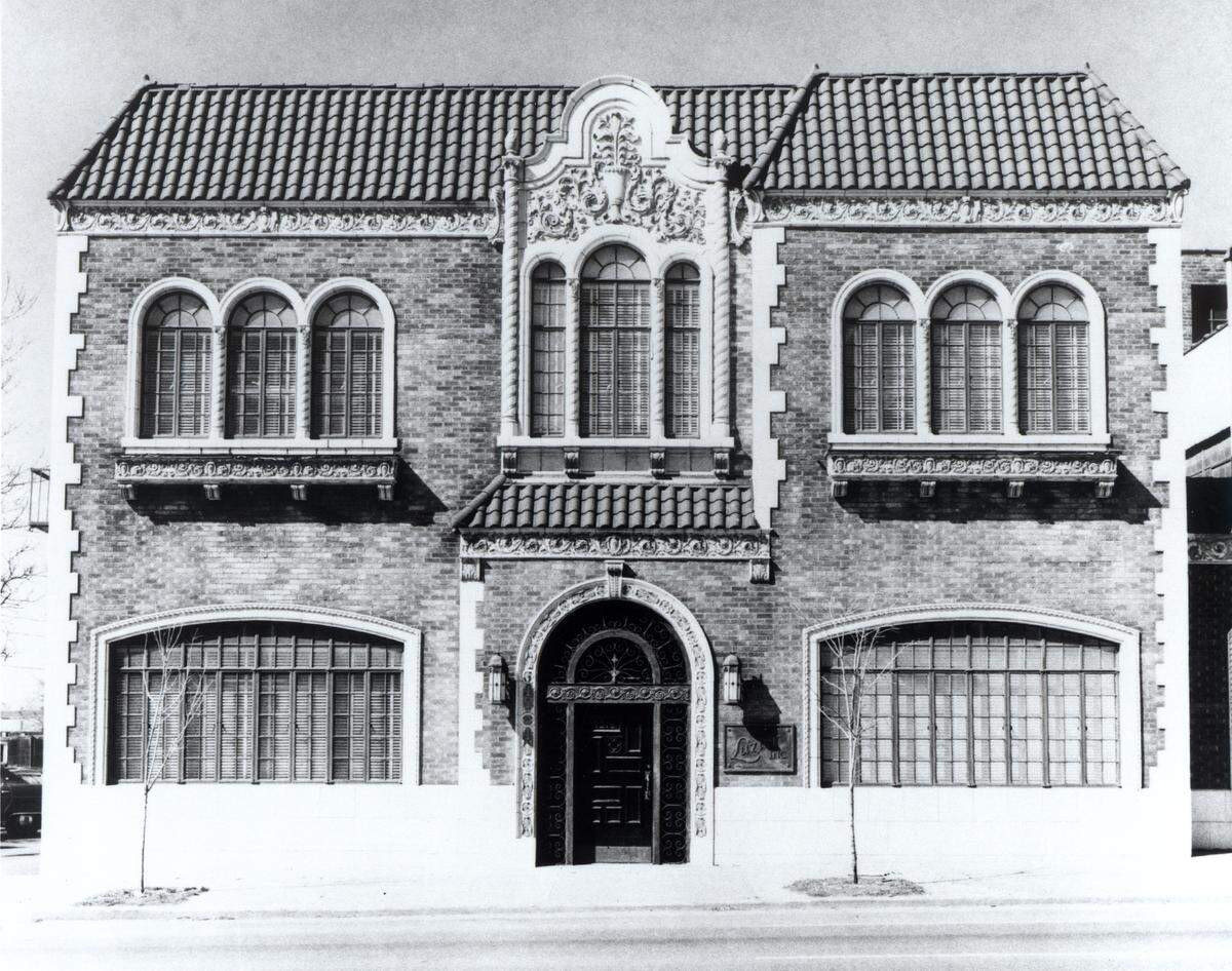 A historic photo of part of the Luzier Cosmetics building at 3216 Gillham Plaza in Kansas City.