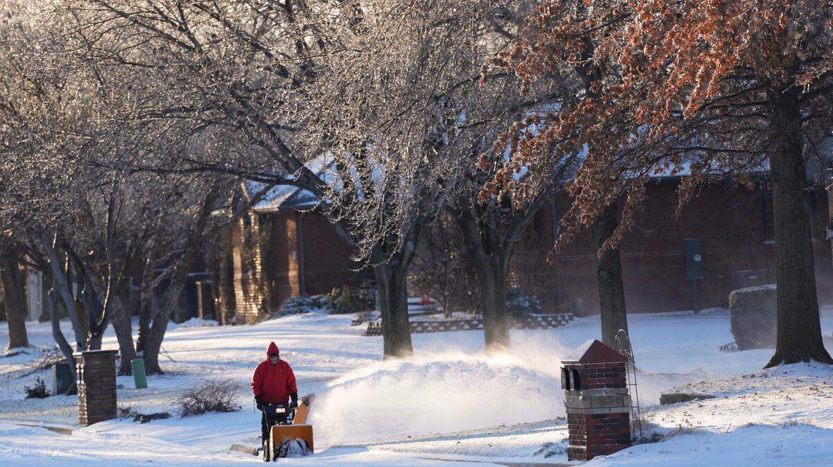 Mike Anderson blows snow off of his driveway and several of his neighbors in his west Wichita neighborhood. (Jan. 6, 2025)