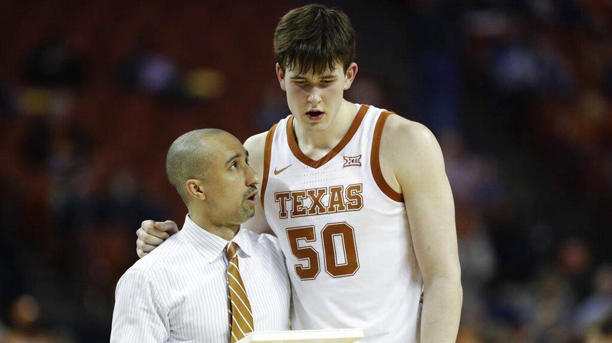 Texas head coach Shaka Smart and center Will Baker (50) during the second half of an NCAA college basketball game against TCU in Austin, Texas, Wednesday, Feb. 19, 2020. (AP Photo/Eric Gay)