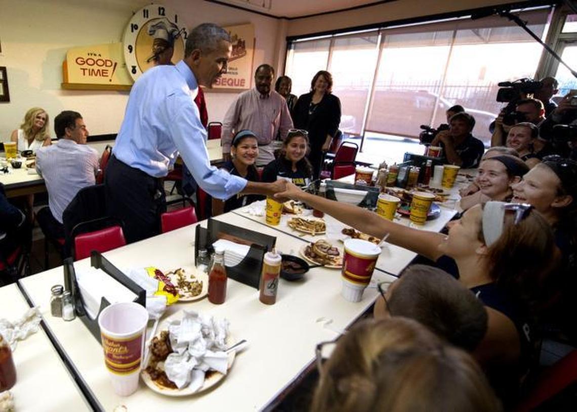 Stopping for dinner at Arthur Bryant’s Barbeque in July 2014, President Obama shook hands with members of the Titans softball team, who were in town for a softball tournament in Independence.