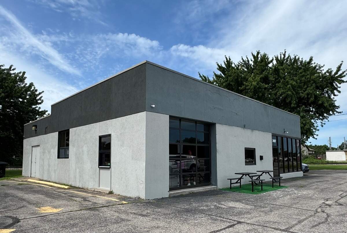 Jabo’s Liquid Lounge at 3107 W. Central doesn’t have its sign yet but is open.