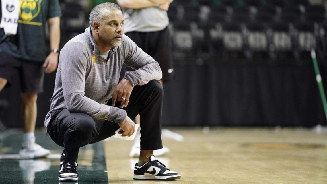 Jerome Tang coaches during a Baylor men’s basketball practice.