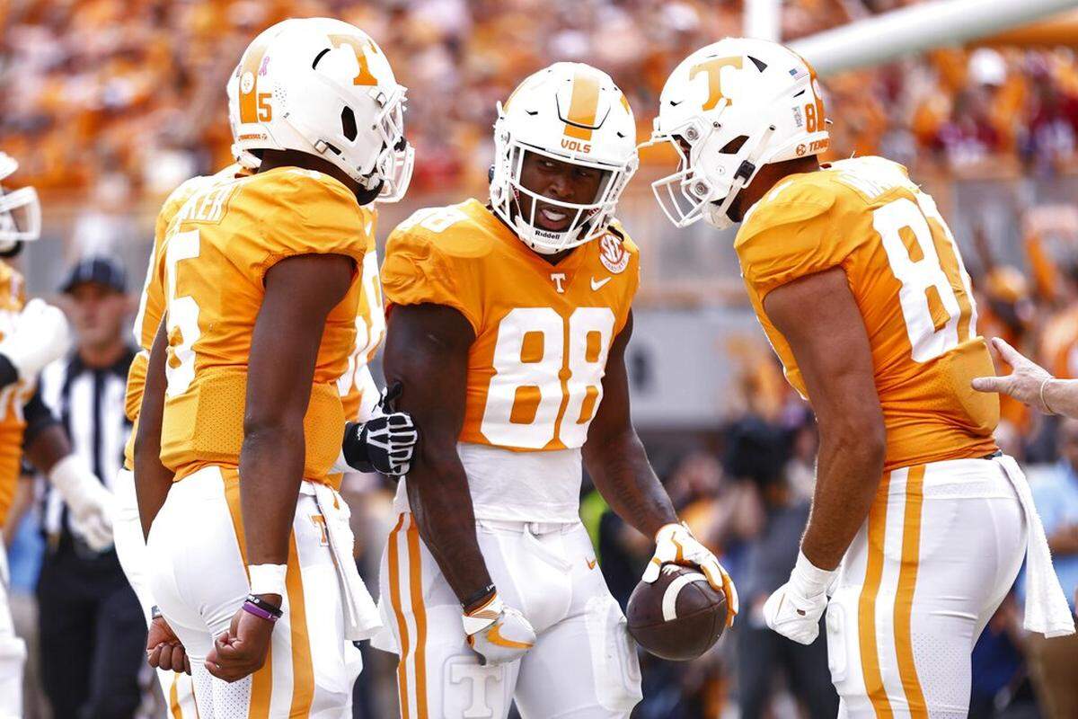 Tennessee tight end Princeton Fant (88) celebrates with teammates scoring a touchdown during the first half of an NCAA college football game against Alabama, Saturday, Oct. 15, 2022, in Knoxville, Tenn. (AP Photo/Wade Payne)