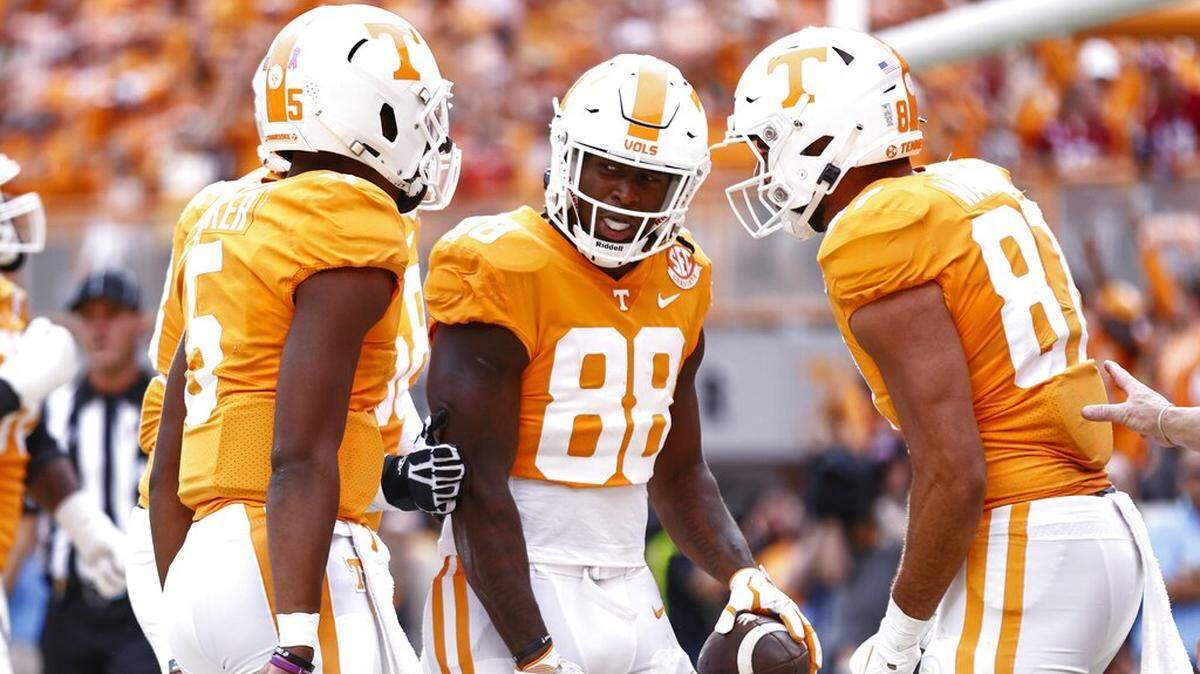 Tennessee tight end Princeton Fant (88) celebrates with teammates scoring a touchdown during the first half of an NCAA college football game against Alabama, Saturday, Oct. 15, 2022, in Knoxville, Tenn. (AP Photo/Wade Payne)