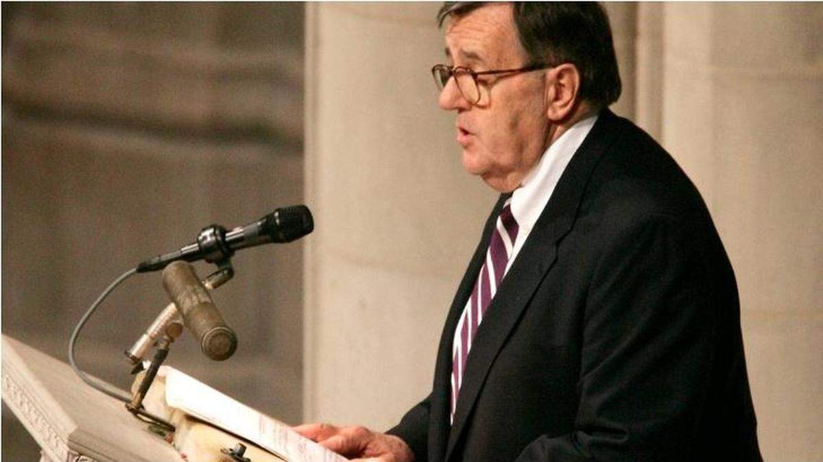 The death of PBS commentator Mark Shields triggered a “ripple effect” of secondary grief for Kansas political analyst Sam Smith.