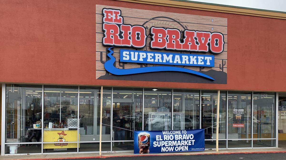 El Rio Bravo Supermarket shoppers grab some lunch in the parking lot after their shopping trips.