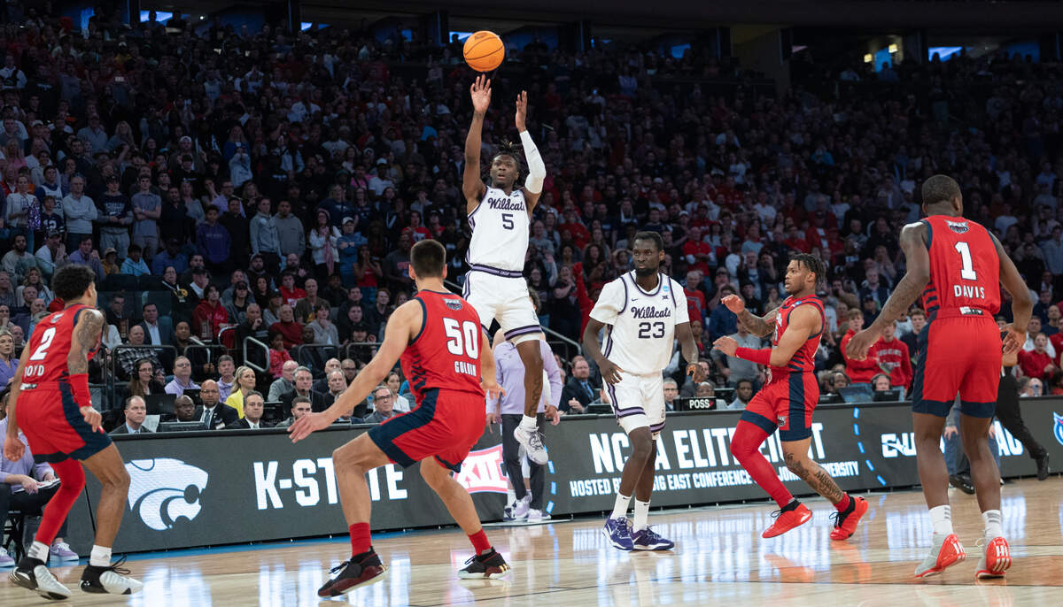 Kansas State’s Cam Carter hits a three-pointer late in the game against Florida Atlantic to keep the Wildcats’ hopes alive at Madison Square Garden on Saturday night.
