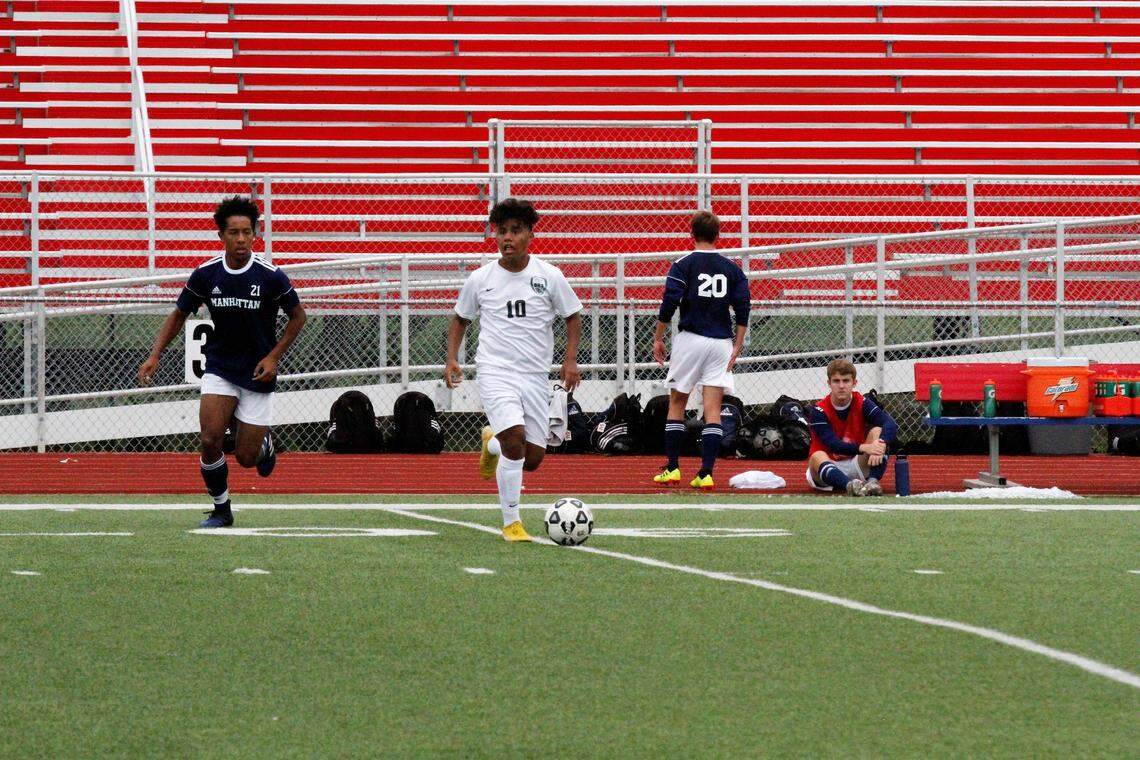 Derby senior midfielder Fransisco Vielmas looks for a pass during the Panthers’ 1-1 (4-3, penalty kicks) win over Manhattan on Monday in the Titan Classic. (Sept. 3, 2018)