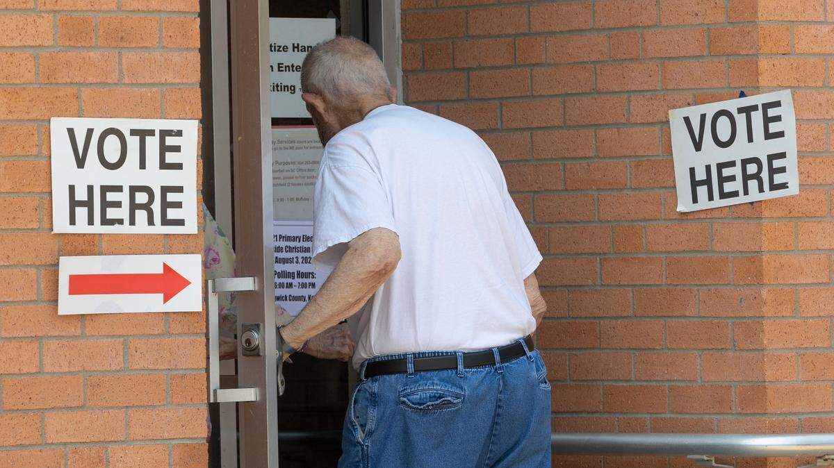 In a low-turnout election, voters advanced four candidates to the November general election.