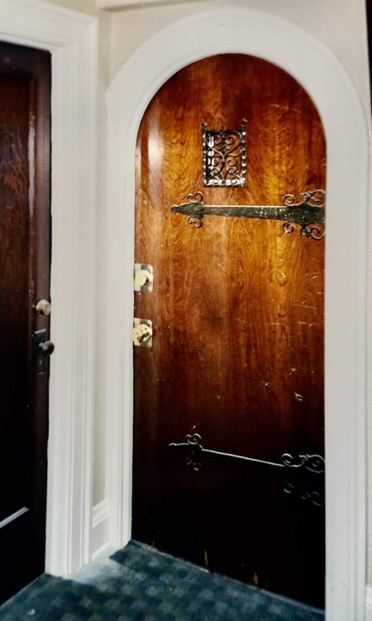 The door to Wichitans Jo Anne Lofland and Art Busch’s weekend apartment in Kansas City’s Nelle Peters-designed Authors Block.