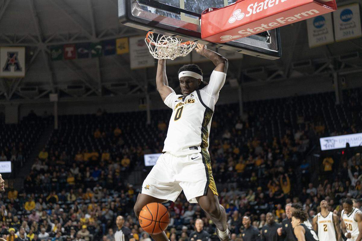 Wichita State’s Karon Boyd dunks in the second half against Milwaukee.