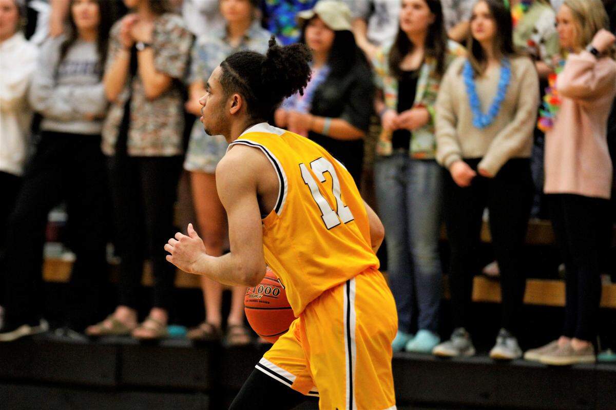 Wichita Southeast senior guard Johnny Murdock brings the ball up the court during the Golden Buffaloes 82-72 overtime win over Andover Central on day one of the AVCTL/GWAL Challenge. (Jan. 10, 2019)