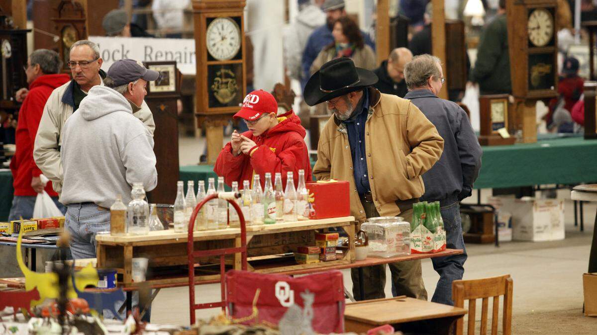Vendors and shoppers have missed the flea market that was at the Kansas Coliseum for years, but now a lot of those vendors are going to be at the new Wichita Flea Market at Century II.