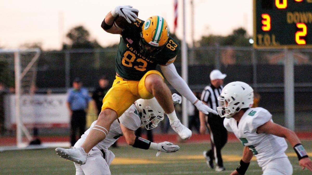 Clay Cundiff, a Bishop Carroll senior tight end, flipped his verbal commitment from Kansas to Wisconsin on Sunday via Twitter.