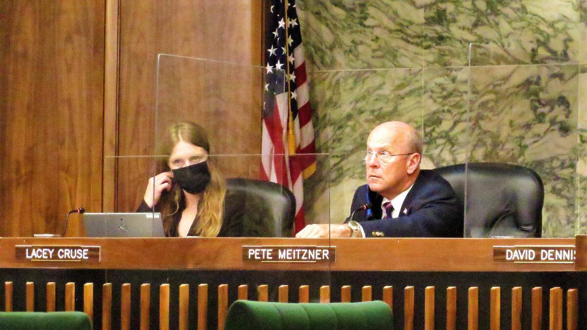County commissioners Lacey Cruse and Pete Meitzner retained their leadership positions for 2021 after a split vote by the commission.