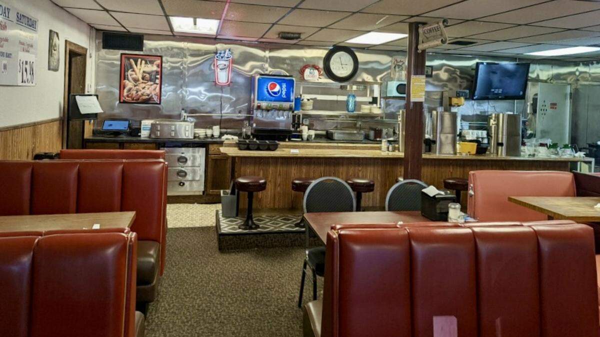 Fat Ernie’s will reopen with new booths and fresh carpet on Friday.