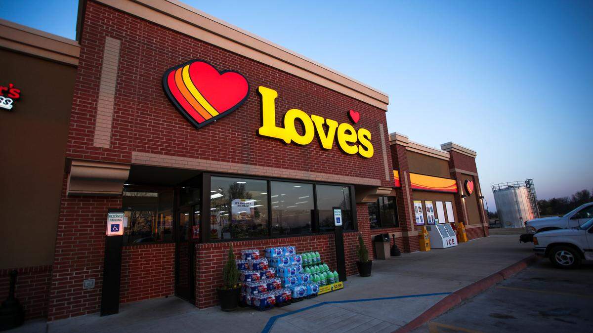 Oklahoma City-based chain, Love’s, is making its way onto the Kansas Turnpike. The company announced five locations along the turnpike.