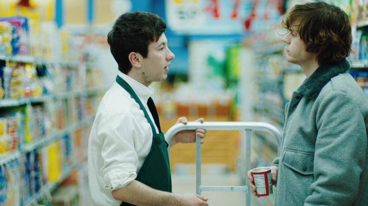 Barry Keoghan, left, and Evan Peters star as best friends in the heist flick “American Animals.”