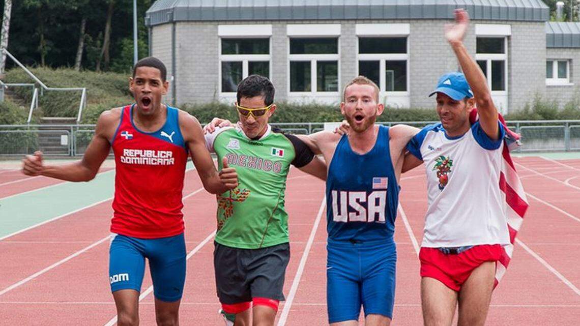 Kansas’ Aaron Yoder (second from right) runs alongside some of the world’s top retrorunners.