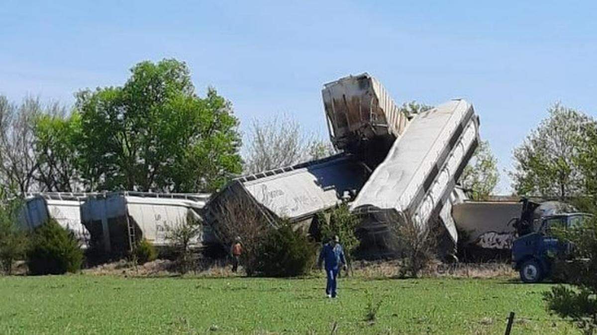 A train derailed in southeast Kansas after colliding with a semi truck and splitting it from its trailer Thursday morning.