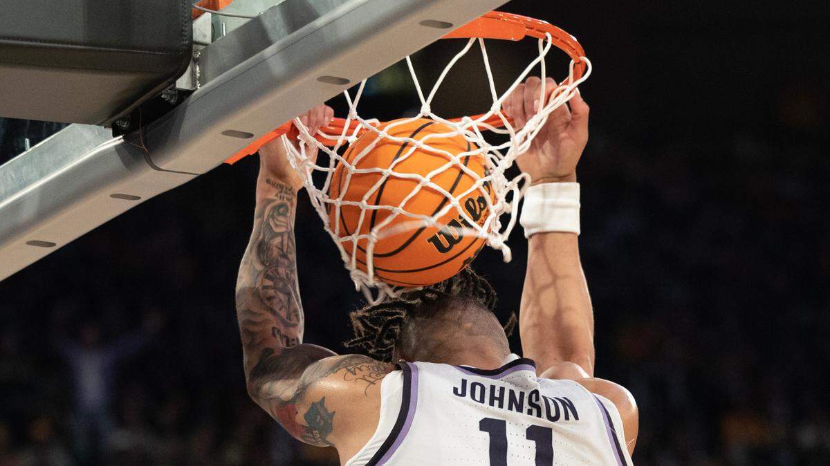 Kansas State’s Keyontae Johnson makes a reverse dunk off a lob pass from teammate Markquis Nowell during overtime of their east region semifinal game against Michigan State at Madison Square Garden on Thursday night.