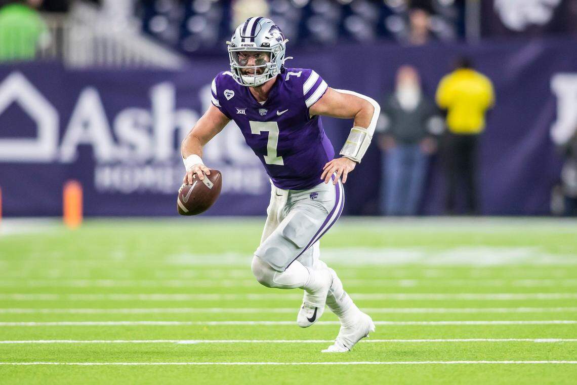 Kansas State quarterback Skylar Thompson (7) scrambles for extra yardage during the TaxAct Texas Bowl game between the Kansas State Wildcats and the LSU Tigers on Tuesday January 4th, 2022 at NRG Stadium in Houston, Texas.
