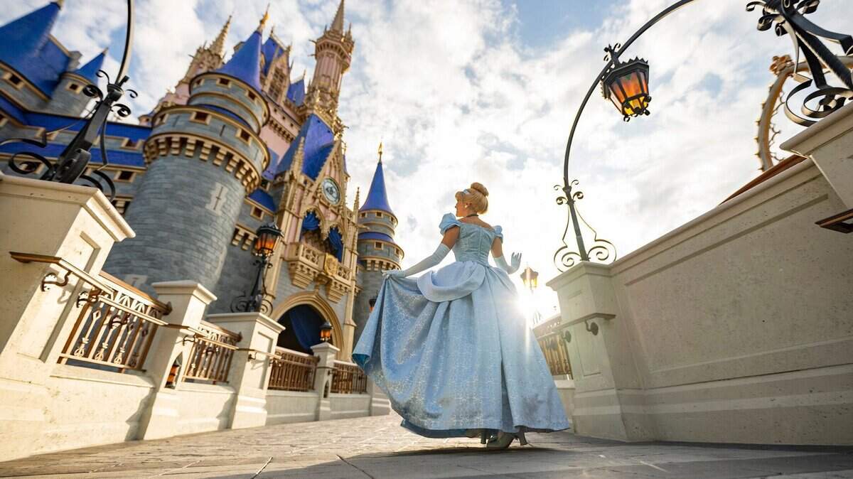 This isn’t “Golden Bachelorette” Joan Vassos, but it may as well be. She donned a blue Cinderella dress and dined with Wichitan Chock Chapple at Disneyland during Wednesday’s show. Though he’s not a prince, Vassos described Chapple as a gentleman.