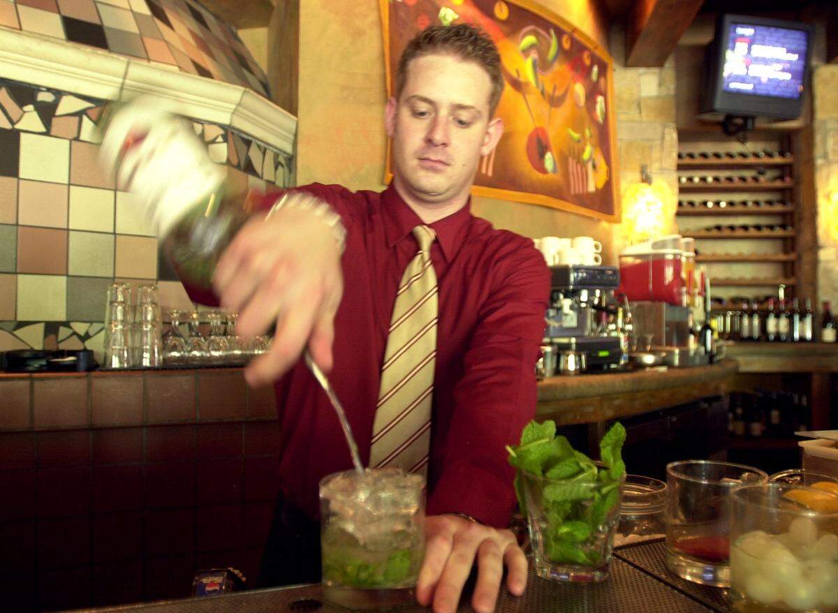 A bar manager at YaYa’s EuroBistro is pictured making a mojito in the summer of 2003.