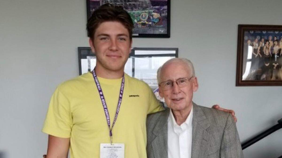 K-State commit Konner Fox with Bill Snyder on a recruiting visit.