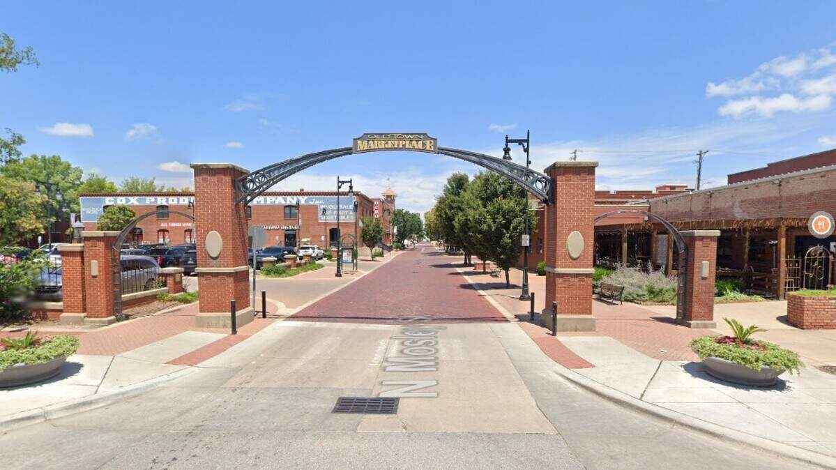 Wichita police officers patrolling the Downtown area responded to gunshots that rung out in the 100 block of North Mosley Ave in Old Town.
