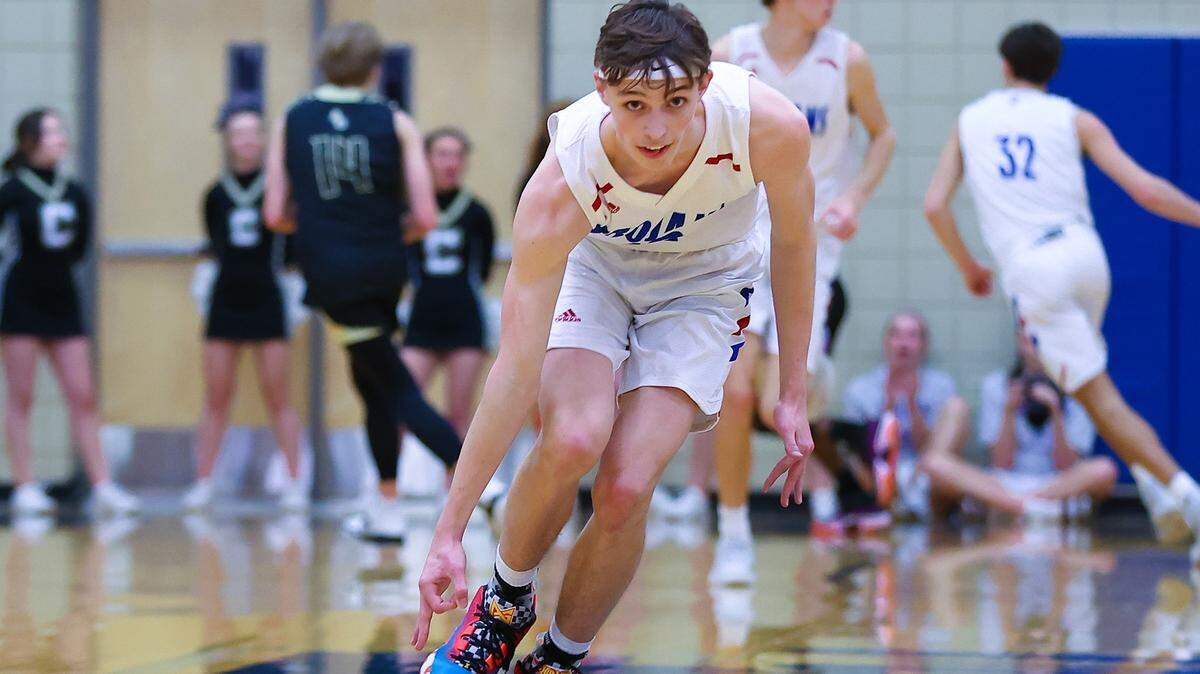 Andover senior Eli Shetlar scored a game-high 15 points to lead the Trojans back to the Class 5A semifinals with a 49-46 victory over Maize South at White Auditorium in Emporia on Thursday.