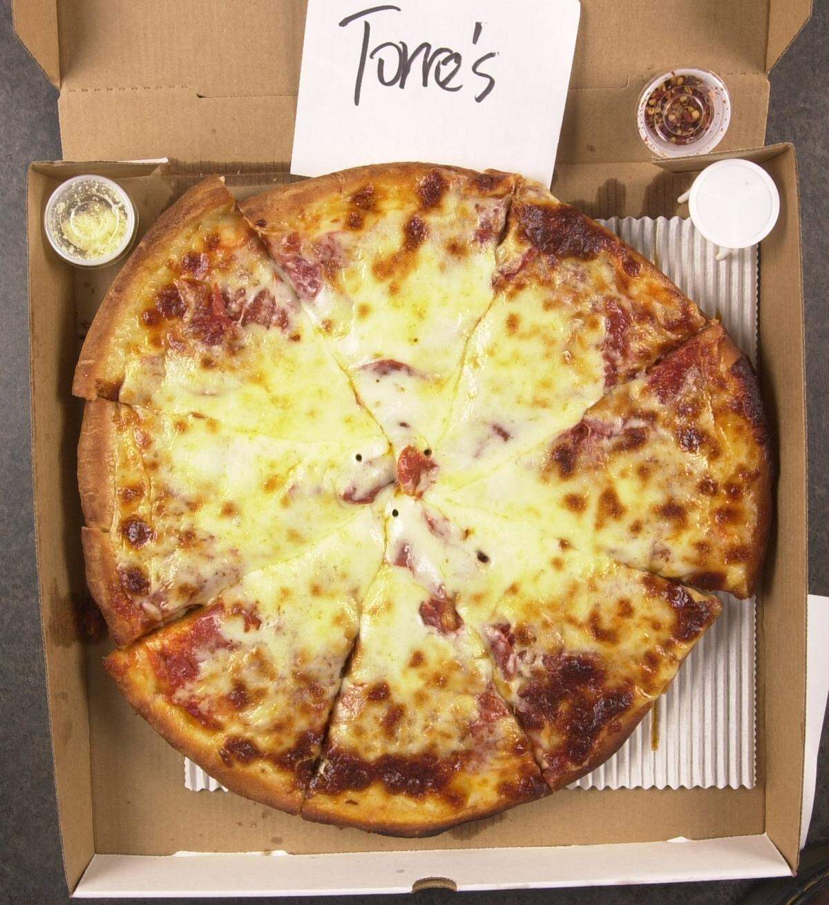 Torre’s Pizzeria was known for pies that were cheesy and saucy with thick crust.