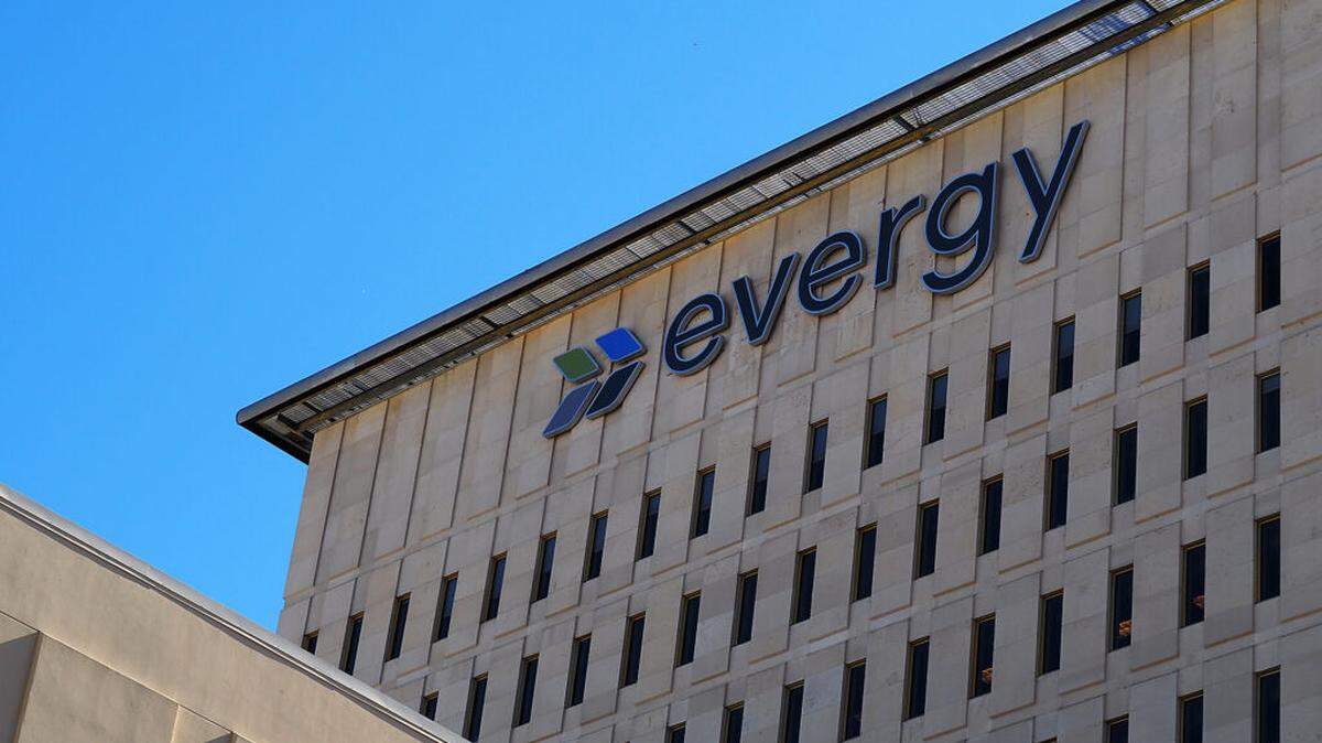 Evergy headquarters in downtown Topeka. The utility’s Missouri Metro branch is asking state regulators for permission to increase a charge on Kansas City area customers’ monthly bills.