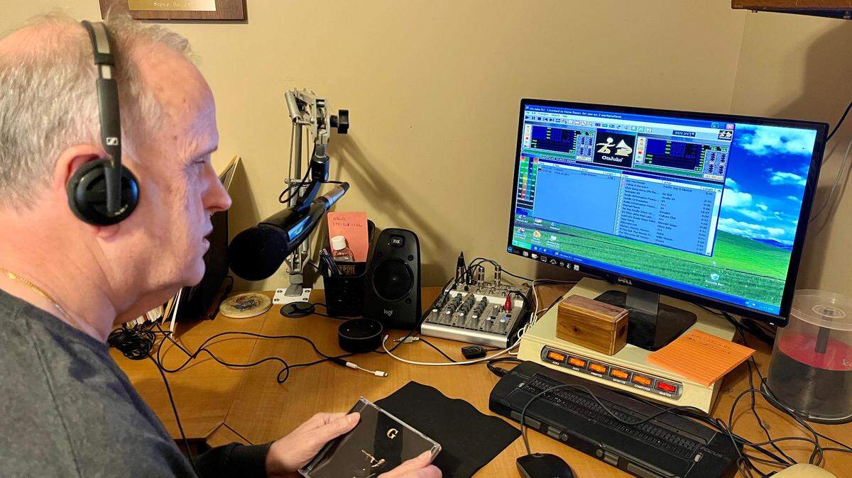 Steve “The Jazz Man” Bauer has a new jazz show on Saturdays, but he’s still hoping to find a Sunday slot for his longtime “Sunday Jazz Brunch.”