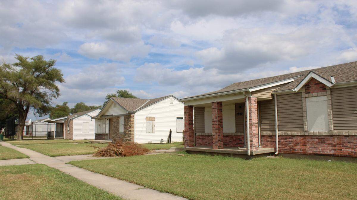 City public housing units are boarded up near 25th and Piatt. (File photo)