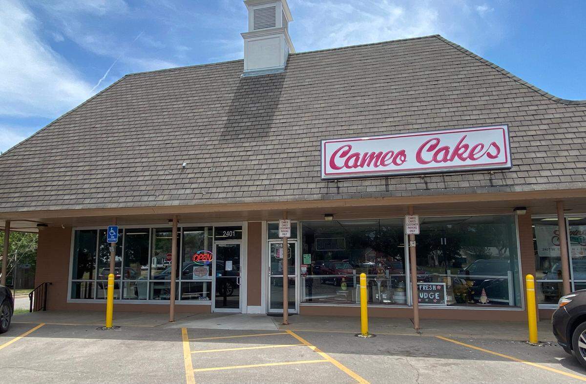 Cameo Cakes on West 13th Street just moved from its longtime home to a new space one door to the east. It’s joining up with River City Sweet Shop and will combine into one mega bakery.